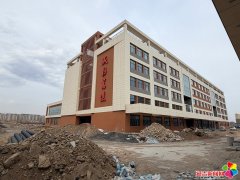 供900个初中学位